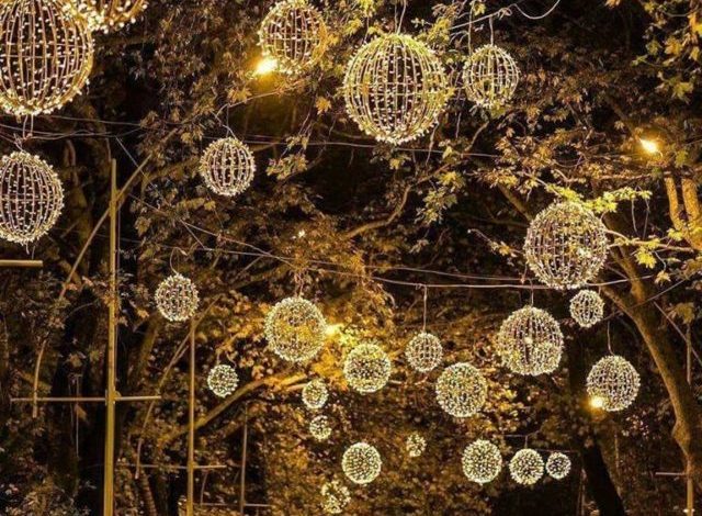 Tirana shkëlqen për festa. A nuk është ky kryeqyteti i ëndrrave? (FOTO)