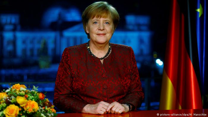 Merkel fjalim për Vitin e Ri: Bota nuk pret për ne