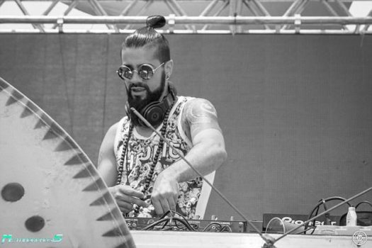 Rrëzohen pajisjet e skenës nga stuhia, vdes DJ i njohur në Brazil (VIDEO)