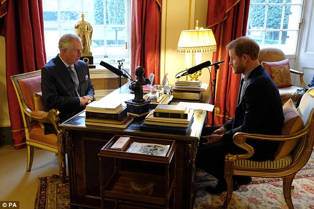 FOTO/ Princi Charles e quan Harryn ‘djalin e tij të dashur’: Ti më bën të ndihem krenar!