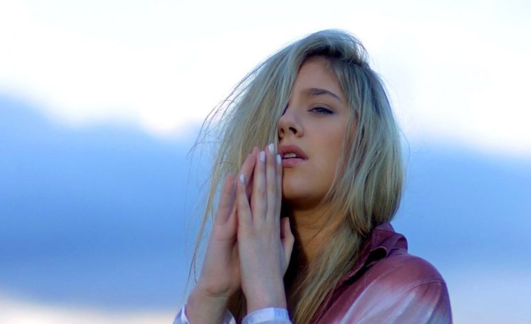 Në Rumani këndohet shqip: “Nëntori” i Arilenës mahnit jurinë e “The Voice” (VIDEO)
