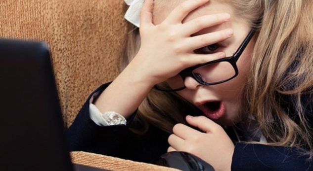 Pornografia në internet/ Qeveria së shpejti ligj për bllokimin e fëmijëve nga këto faqe