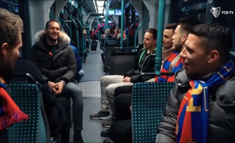 VIDEO/ Futbollistët e Baselit këndojnë në tren Këngën e Krishtlindjeve