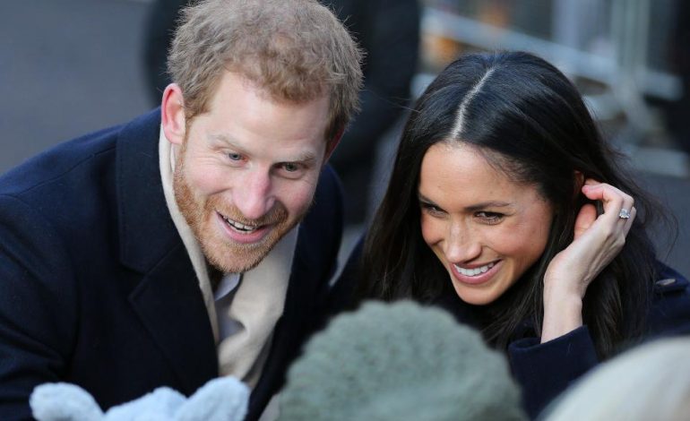 Mbretëria me 2 standarte? Kjo është arsyeja pse Princi Harry dhe Meghan shtrëngojnë duart, Kate dhe William nuk munden