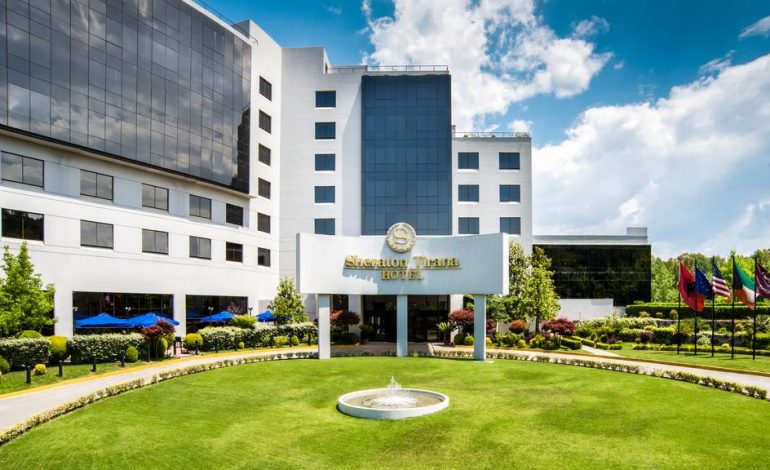 ENIGMA/ “SHERATON”, historia e një hoteli që erdhi kur nuk vinte askush, e po ikën kur po vijnë të gjithë!