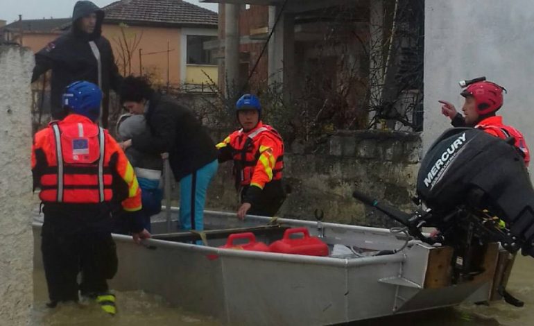 Plot 189 misione shpëtimi, të pëmbyturit evakuohen me gomone