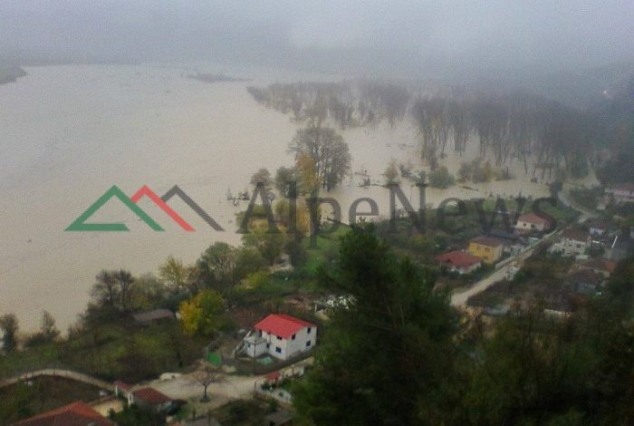 TEPELENË/ Rrezikon të shembet ura 200 vjeçare e Ali Pashë Tepelenës