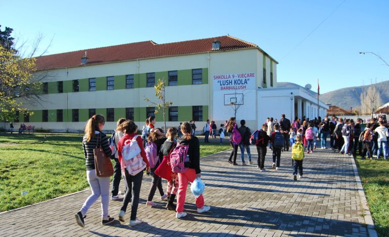 Ministria e Arsimit bën publike datat se kur do të rihapen shkollat e mbyllura
