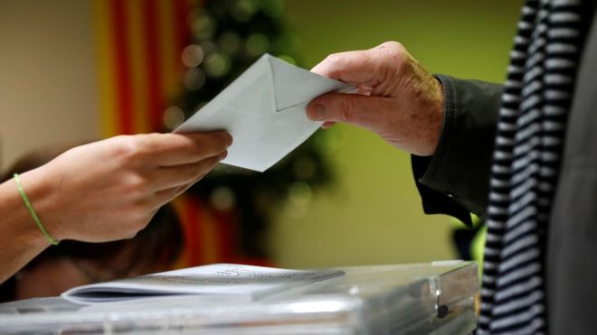 Zgjedhjet në Katalonja: Votuesit në përpjekje për të zgjidhur krizën politike