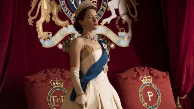 Mbretëresha Anglisë kundër serialit “Kurora”/ Kush fiton?