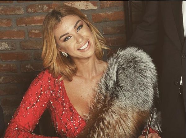 Fansat i kthehen kundër Adelina Tahirit: Pse e more burrin maqedonas dhe jo shqiptar