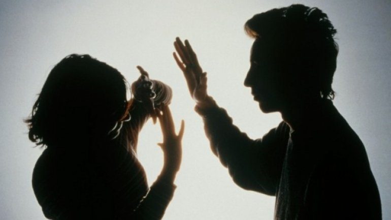 RRËFIMI TRONDITËS/ Nëna e 5 fëmijëve: Burri më ndiqte me thikë, tentoi të më hidhte nga dritarja