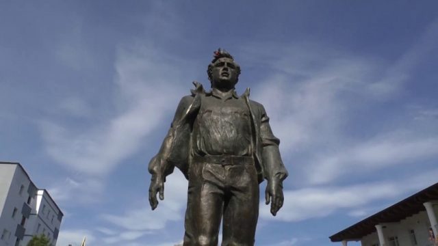 Mero Baze: Azemi dhe biografia e përkryer prej heroi, prijës i studentëve, disident i partisë së tij dhe pastaj i vrarë