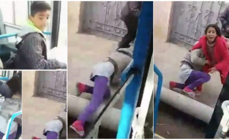 DISKRIMINIM/ Faturinoja ndalon autobusin dhe hedh në mes të rrugës 3 fëmijët e mitur (VIDEO)