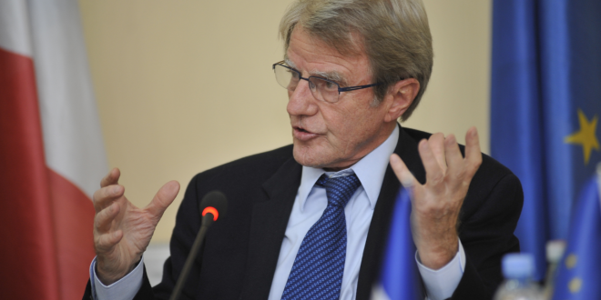 Kouchner: Pse humbi PD! Tani, koha që BE t’i dërgojë një sinjal të fortë votuesve shqiptarë për integrimin