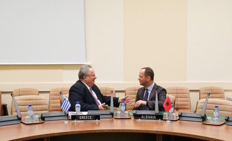 Bushati takimin me Kotzias në Bruksel: Diskutuam çështje me rëndësi të përbashkët