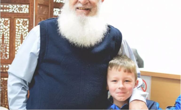 Njihuni me historinë e Santa Klausit myslyman dhe djalit të vogël në Londër (FOTO)