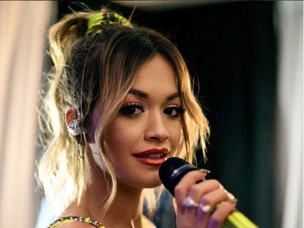 Rita Ora me 42 milionë fansa në të gjithë botën. Gjigandi muzikor publikon të dhënat (FOTO)