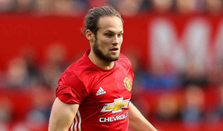 Mbrojtësi i padëshiruar në Manchester United, Blind objektiv i Realit dhe Barcelonës