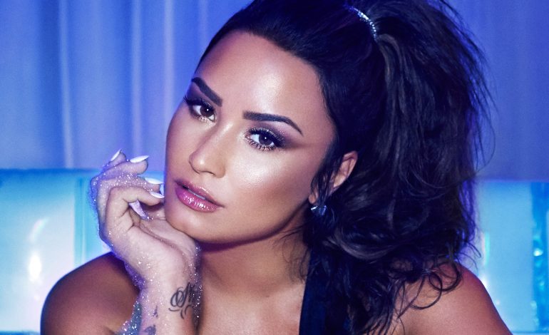 Demi Lavato ekspozon tërësisht gjoksin, shfaqet në… (Foto)