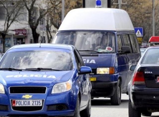 AKSIDENT NË DURRËS/ Autobuzi përplas makinën, shoferi në gjendje të dehur