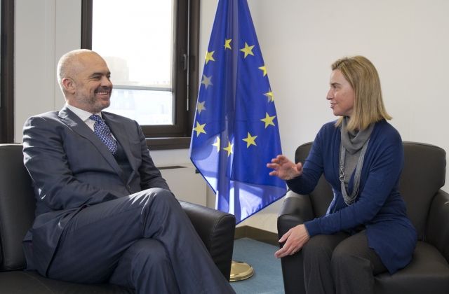 Pas protestave Edi Rama takim në Bruksel me Mogherinin