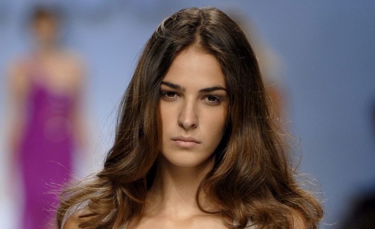HABIA E RADHËS/ Modelja shqiptare publikon çmimin e fustanit. Pas fotos do të ndryshoni mendim për të