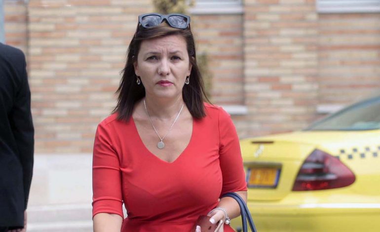 I zbuluan SMS-të me burrin ku shanin Fevziun, reagon Ermonela Felaj: Nuk e dija që …