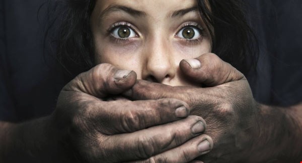 SKANDALI/ Punonjëset e televizionit amerikan denoncojnë abuzimet seksuale në punë