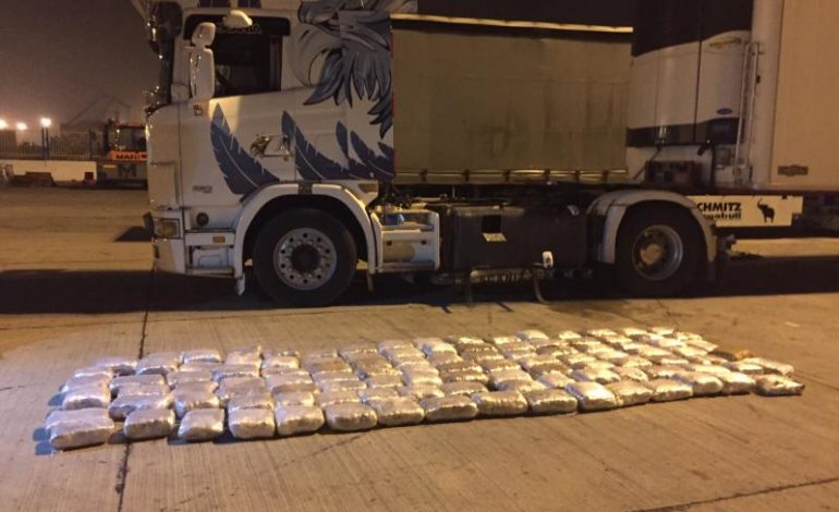 Policia jep detaje/ Si u trafikuan 2.5 ton drogë drejt Ankonës. Të gjithë të arrestuarit (Emra)