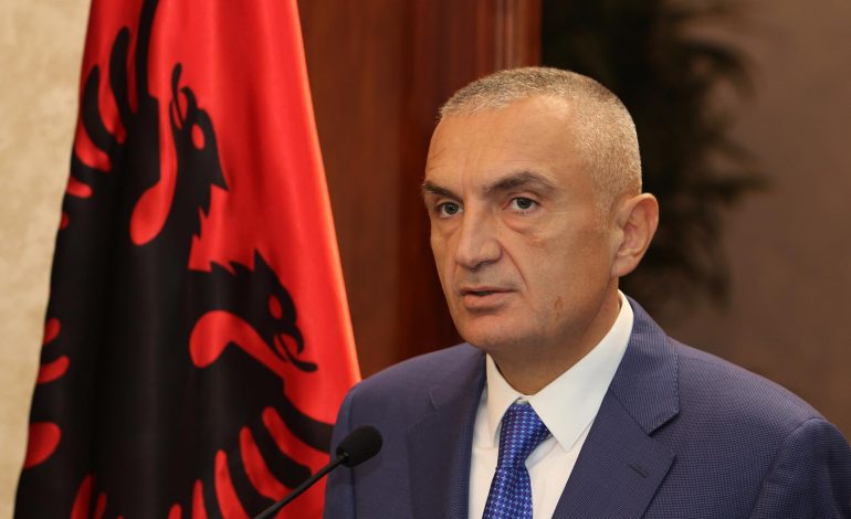 Meta thirrje të prekurve nga përmbytjet: Bashkëpunoni me ushtrinë e policinë