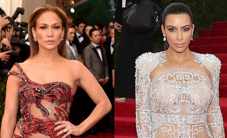 Nuk dinë të ndalen! JLo dhe Kim Kardashian ‘në luftë’ për të pasmet bombastike (FOTO)