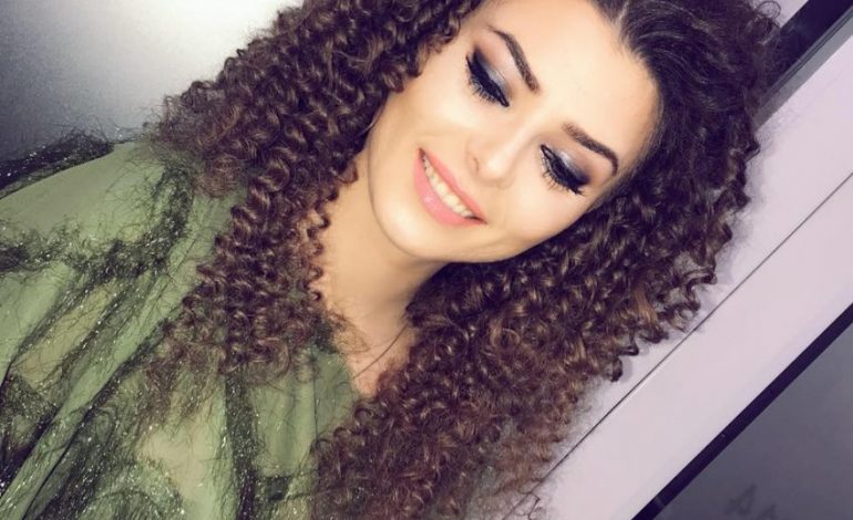 (FOTO) Spikerja shqiptare që lë ‘syhapur’ teleshikuesin, shfaq format e saj seksi