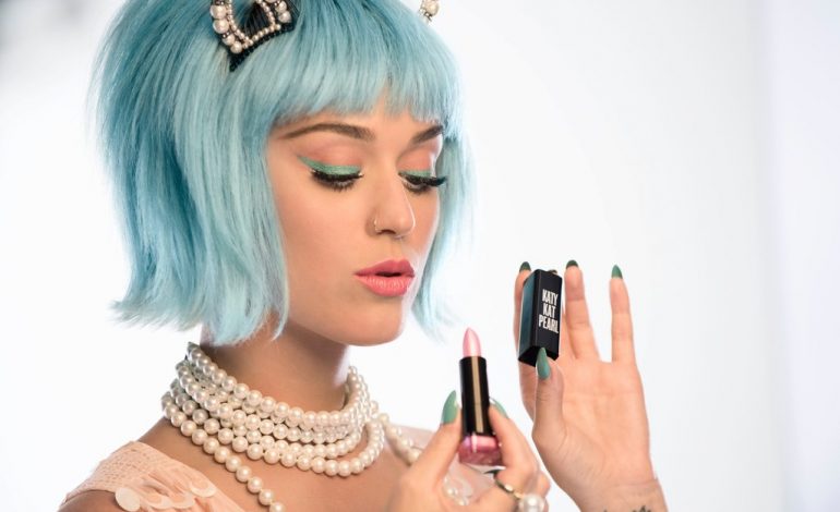 FOTO/ E kush nuk do e dëshironte një ‘Santa’ kaq seksi sa Katy Perry?
