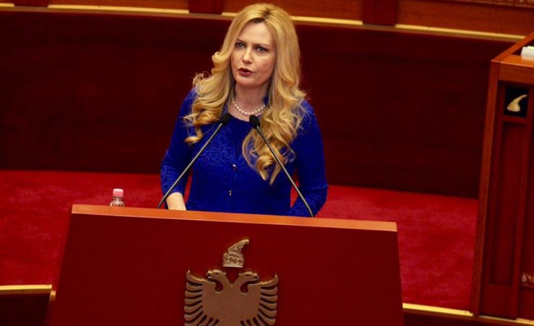 Ish-deputetja: Kulmi i dështimit, të lumturohesh se kujton që Nexhmijen e hëngri mortja, ndërsa Gramozin…