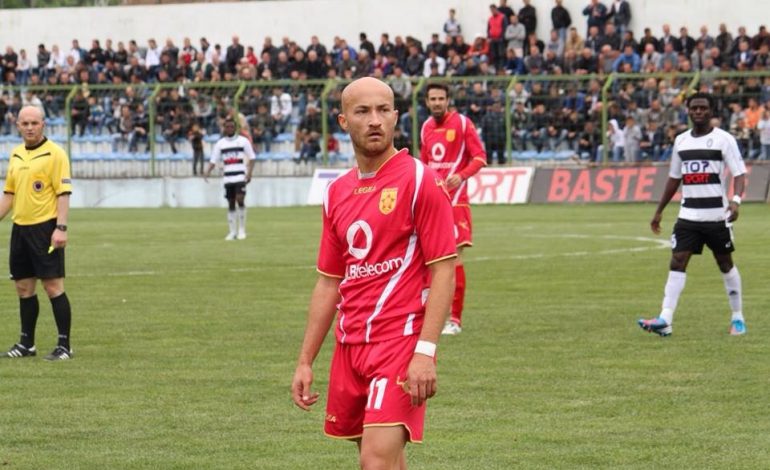 Kush e mban mend Nderim Nexhipin me flokë? Ja foto dhe dedikim special për ish-skuadrën e tij