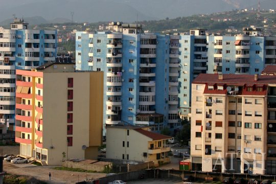 Ligji i ri, si ndahen shtëpitë dhe qiratë. Do përfitojë edhe komuniteti LGBT