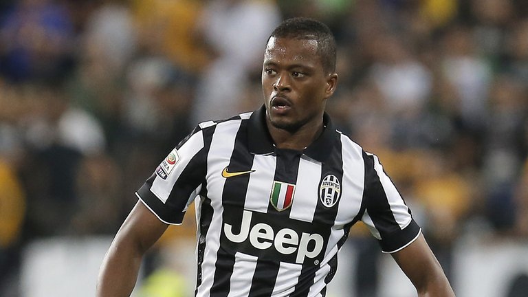 Evra: Juventusi më shpëtoi jetën nga vezët