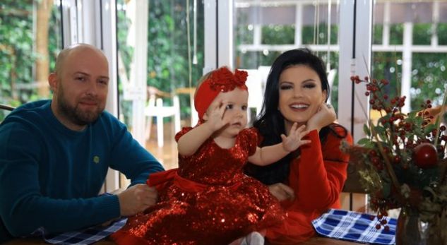 (FOTO) Rudina Dembacaj prezanton Viktorian, kopjen identike të Aleksit