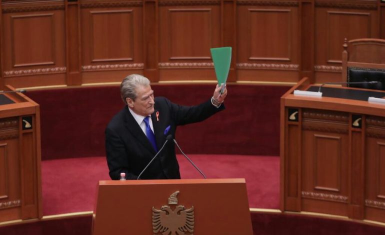 DENONCIMI/ Berisha: Shihni si voton Balla në vend të deputetit të opozitës (FOTO)