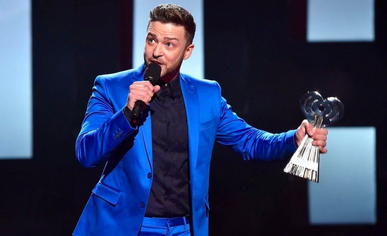 Fjalimi përlotës i Justin Timberlake. Mbështetja që i dha e ëma…