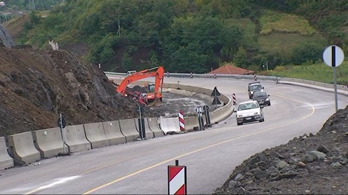 Skandali i LSI me Tiranë-Elbasan/ U firmosën kontrata me vlera më të larta se ato të miratuara në Këshillin Teknik