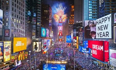 Time Square i New York po bëhet gati për spektaklin sonte. Por është aq ftohtë atje sa… (FOTO)