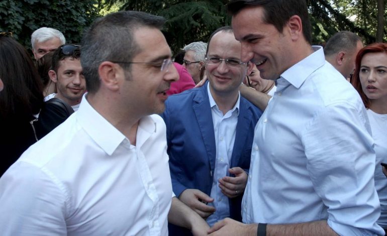 Veliaj i shmanget pyetjes për Tahirin: Nuk di gjë për të…