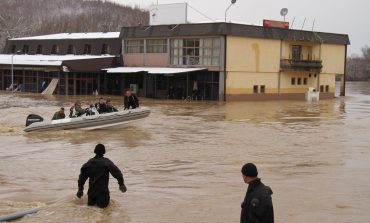Përmbytjet/ Qytetari dërgon videon: Shikoni çfarë po ndodh në Korçë