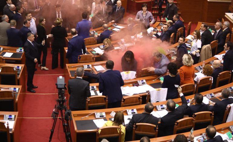 EKSKLUZIVE/ Ikjet “më të zhurmshme” të drejtuesve të shtetit dhe politikës në Shqipëri, gjatë vitit 2017!