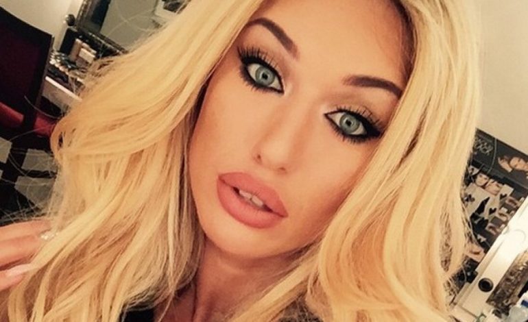 Adelina Tahiri nuk mërzitet për kritikat, pas fejesës prezanton veturën luksoze (Foto)