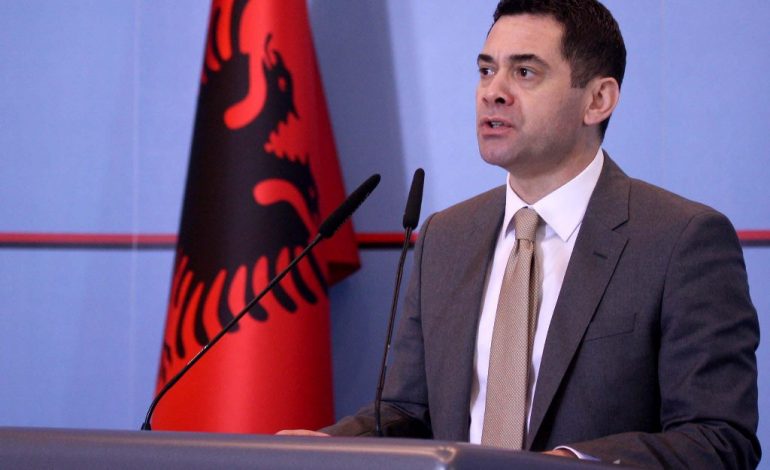 Ahmetaj: Naftëtarët e Ballshit të aplikojnë për statusin e papunësisë, ftesë investitorëve që…