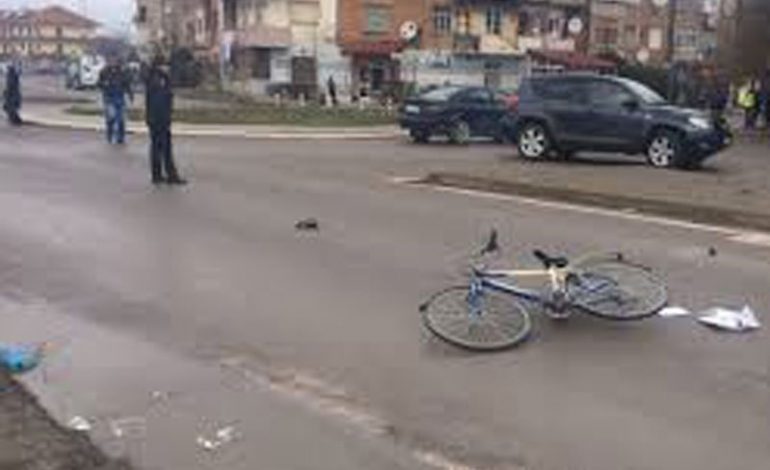 DURRËS/ Makina përplas për vdekje një 55-vjeçar me biçikletë