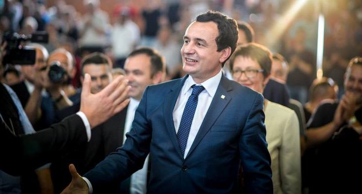 Albin Kurti dhe Donika Kadaj lirohen nga paraburgimi